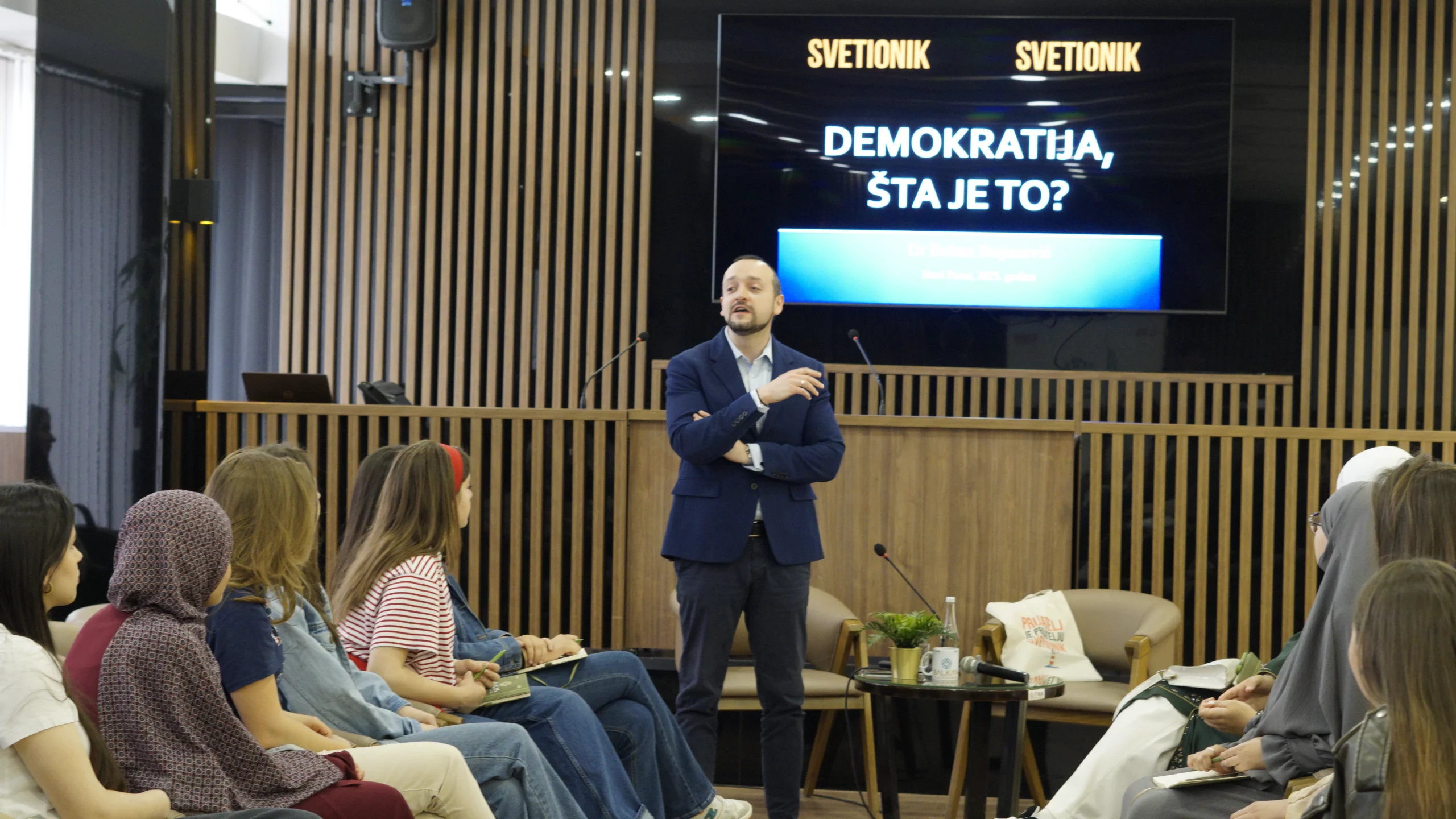 Šta Je Demokratija I Kako Funkcioniše?