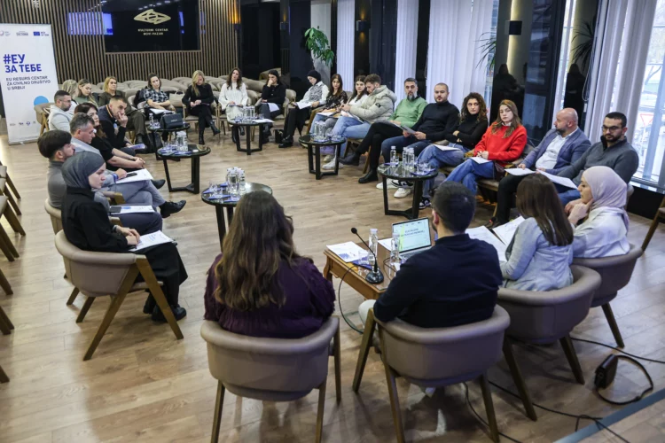 Mladi imaju šta da kažu: Održan okrugli sto o položaju mladih u Novom Pazaru