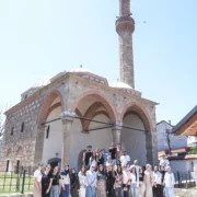 Upoznajući grad iz drugačije perspektive: Polaznici BYS-a na edukativnoj šetnji kroz Novi Pazar